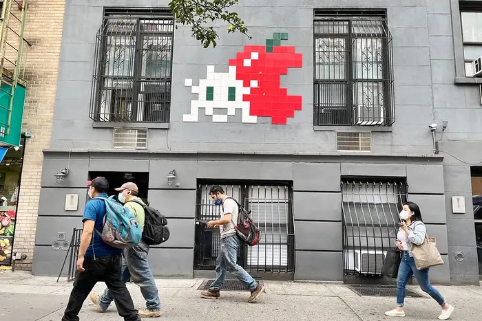 a pixelated apple mural on a Manhattan building
